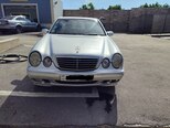 Mercedes E 220-1
