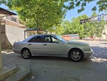 Mercedes E 240-4
