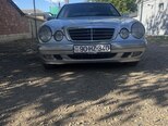 Mercedes E 240-1