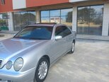 Mercedes E 220-11