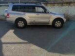 Mitsubishi Pajero-7