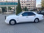 Mercedes E 240-11