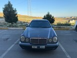 Mercedes E 240-1