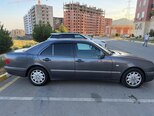 Mercedes E 240-2