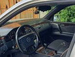 Mercedes E 200-19