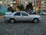 Mercedes 230 E-4