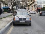 Mercedes 220 E-1