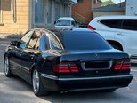 Mercedes E 320-9