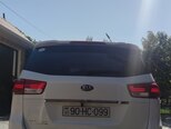 Kia Carnival-12
