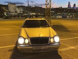 Mercedes E 230-1
