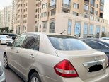 Nissan Tiida-5
