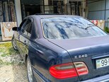 Mercedes E 240-4
