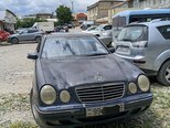 Mercedes E 240-1