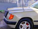 Mercedes 230 E-2