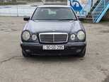 Mercedes E 240-1