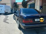 Mercedes E 220-2