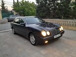 Mercedes E 220-1