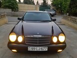 Mercedes E 220-11