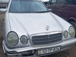 Mercedes E 220-1
