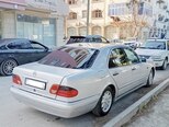 Mercedes E 230-3