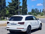 Audi Q7-12
