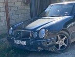 Mercedes E 230-1