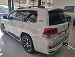 Toyota Land Cruiser-7