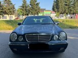 Mercedes E 240-1