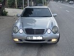 Mercedes E 240-1