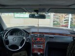 Mercedes E 240-2