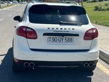 Porsche Cayenne Turbo-12