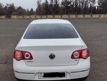 Volkswagen Passat-8