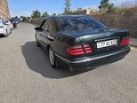 Mercedes E 240-4