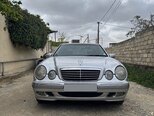 Mercedes E 240-1