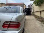 Mercedes E 240-4