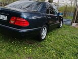 Mercedes E 240-11