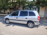 Opel Zafira-5