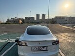 Tesla Model 3-10