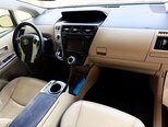 Toyota Prius V-2