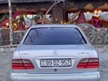 Mercedes E 240-11