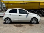Nissan March-9