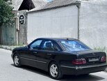 Mercedes E 270-6