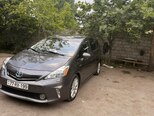 Toyota Prius V-2