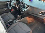 Hyundai Accent-12