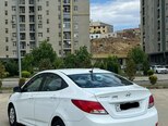 Hyundai Accent-11
