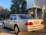 Mercedes E 280-10