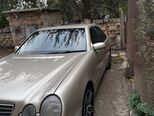 Mercedes E 220-11