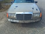 Mercedes 230 E-1