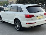 Audi Q7-6