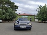Mercedes E 240-1